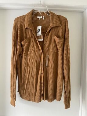 Buckle Dijon Waffle Knit Button-Up in Camel Brown